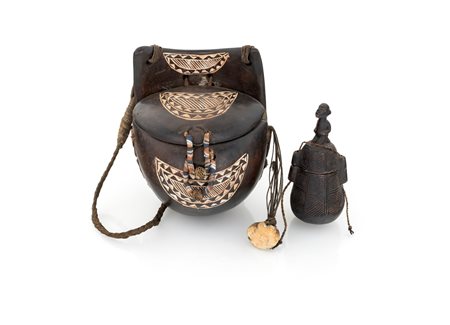 Borsa Baulé, Costa d'Avorio, e portaprofumo in legno intagliato