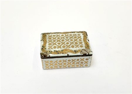 Scatola da tabacco in smalto decorata con applicazioni in oro.
Inghilterra, sec