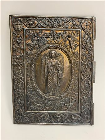 Parte di rilegatura in argento sbalzato e cesellato ad angeli, volatili e volut