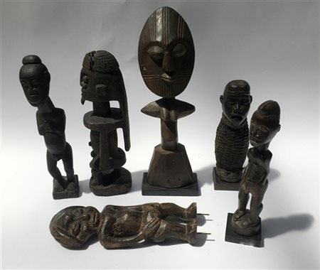 Manifattura africana, lotto composto da sei sculture in legno raffiguranti figu