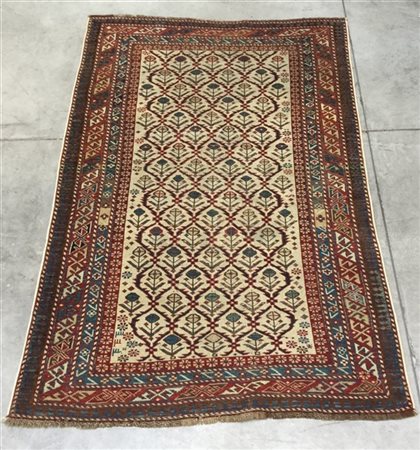 Tappeto Shirwan, Caucaso, secolo XIX.
Decoro a briglia blu e rossa su fondo bia