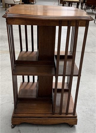 Libreria da terra in rovere con piano sagomato,munita di rotelle (cm 53x83x51)