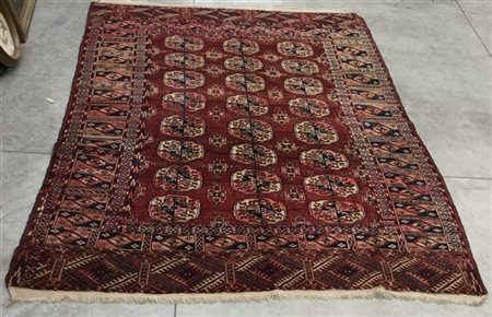 Tappeto Bouhkara, Turkestan Occidentale, fine secolo XIX.
Decoro con tre file d