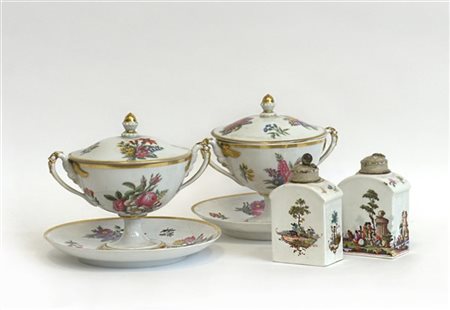 Manifatture diverse del secolo XIX, lotto composto da una coppia di bottigliett