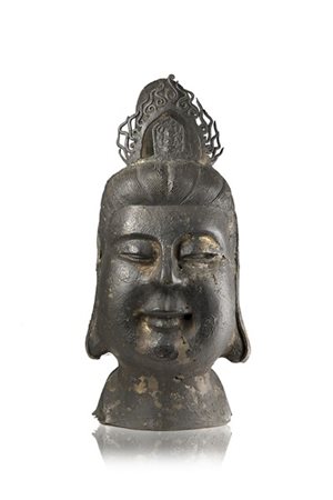 Testa di Kannon in bronzo con tracce di doratura (lievi difetti)
Giappone, peri