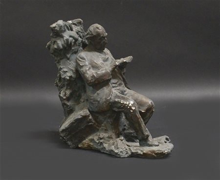 Nikolay Nikoghosyan "Uomo in poltrona" 1944, scultura in gesso a patina scura (c