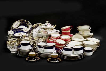 Lotto composto da due cartoni contenenti parti di servizi in porcellana di dive