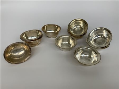 Lotto composto da sei coppette lavadita in argento titolo 800, e quattro coppet