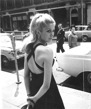 Catherine Deneuve 1970 ca.

Fotografia originale alla gelatina sali d'argento.