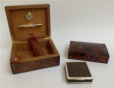 Gruppo di tre scatole, una lastronata in radica (portasigari), una in tartaruga