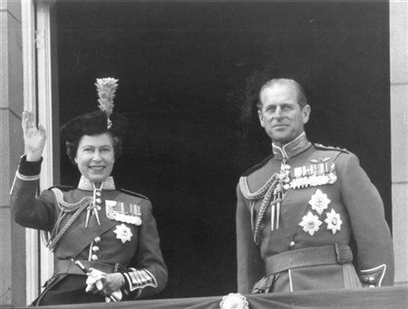Queen Elizabeth and prince Philip 

Fotografia originale alla gelatina sali d'a