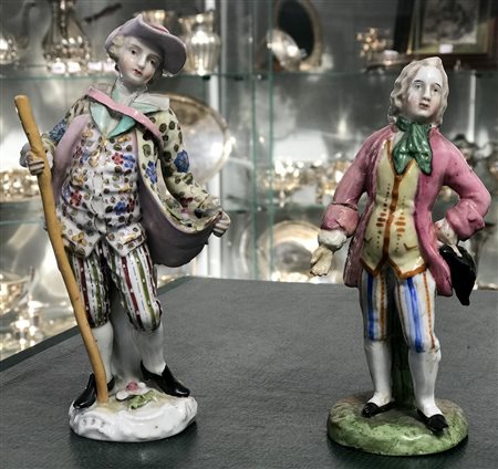 Manifatture diverse del secolo XIX, due figure in porcellana policroma raffigur