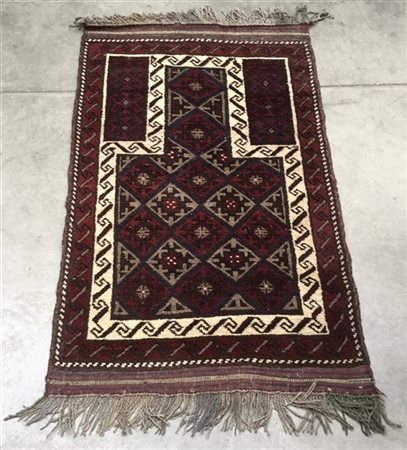 Tappeto preghiera Afghan, Turkestan occidentale, secolo XX.
Mirab decorato con