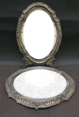 Lotto composto da un centrotavola di forma sagomata con fondo a specchio ed uno