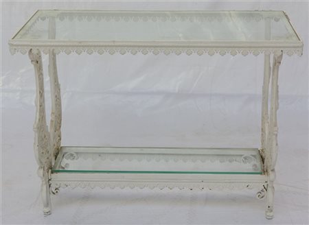 Tavolo in ghisa verniciato bianco con due piani in vetro (cm 101x75x51) (difett