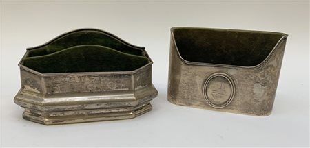 Lotto composto da due portalettere in argento con interni in velluto (g lordi 8