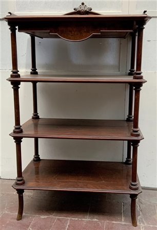 Etagere in mogano a quattro ripiani con sostegni torniti, secolo XIX (cm 61x154