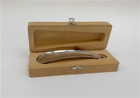 Calzascarpe in argento. Titolo 800. Milano, in custodia Broggi (g 55 ca.)