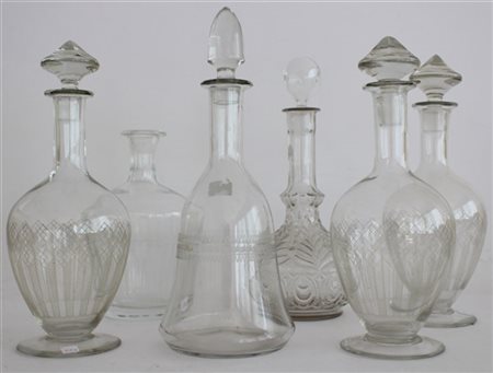 Lotto composto da sei bottiglie porta liquore di cui cinque con tappo (lievi di