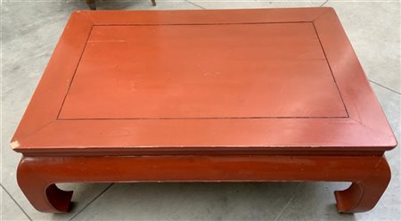 Tavolino da salotto "Cina" in legno laccato rosso (cm 125x44x86) (difetti)
