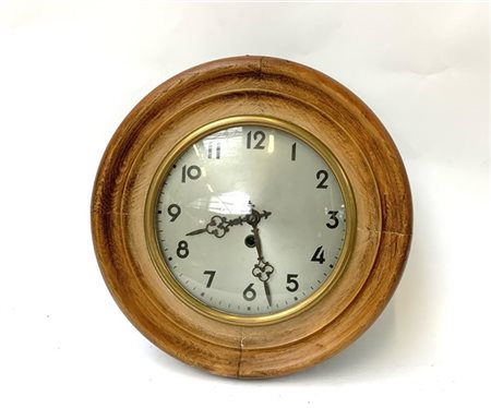 ANONIMO. Orologio da parete con cassa circolare in legno. Epoca inizio secolo X