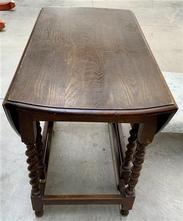 Tavolino allungabile ad alette in rovere con otto sostegni a torciglione (cm 90