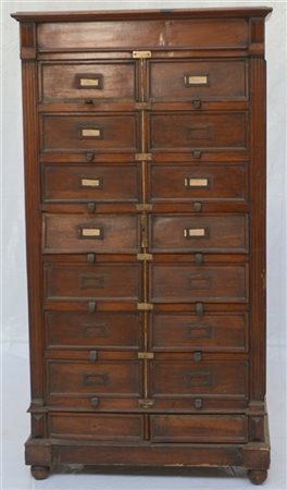 Mobile da archivio a quattordici cassetti con maniglie e porta targhette in met