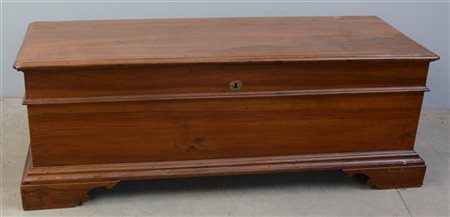 Cassapanca con fronte lineare e piedi a mensola (cm 166x60x59) (difetti e resta