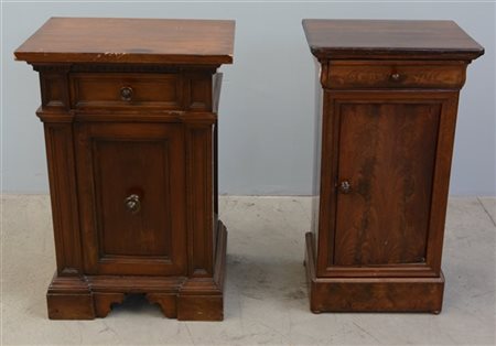 Lotto di due comodini di fatture ed epoche differenti (difetti e restauri)