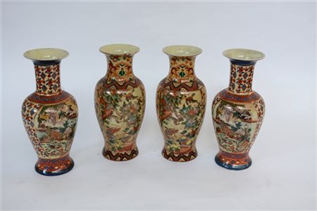 Lotto di due coppie di vasi in ceramica cinese in stile Satsuma, secolo XX (h c