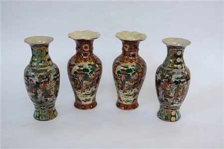 Lotto di due coppie di vasi in ceramica cinese in stile Satsuma, secolo XX (h c