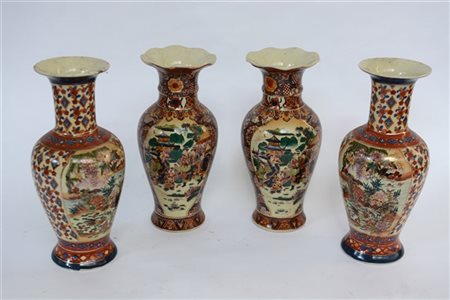 Lotto di due coppie di vasi in ceramica cinese in stile Satsuma, secolo XX (h c