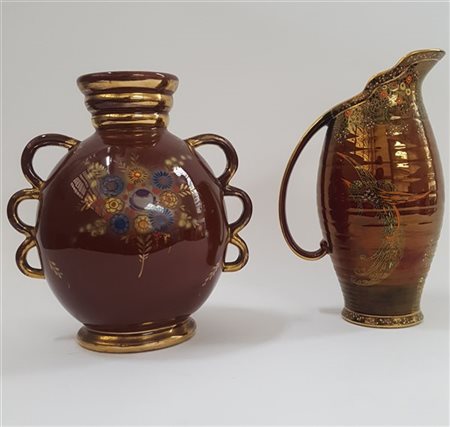 Lotto composto da una brocca in ceramica smaltata in policromia sottovetrina ma