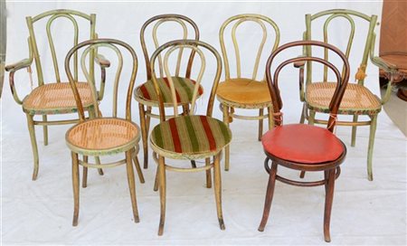 Lotto composto da due poltroncine in legno di faggio curvato al vapore e seduta