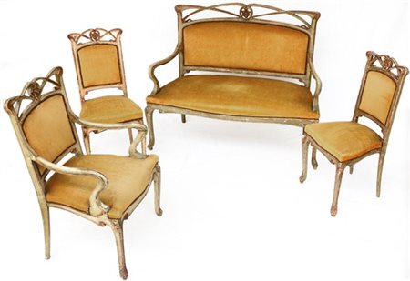 Fornitura da salotto composta da un divanetto a due posti, una poltrona e due s