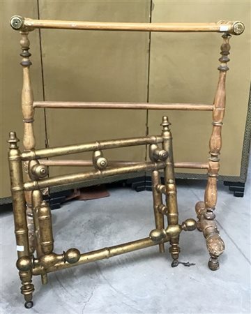 Porta salviette in legno tornito (cm 64x78x19) (difetti)