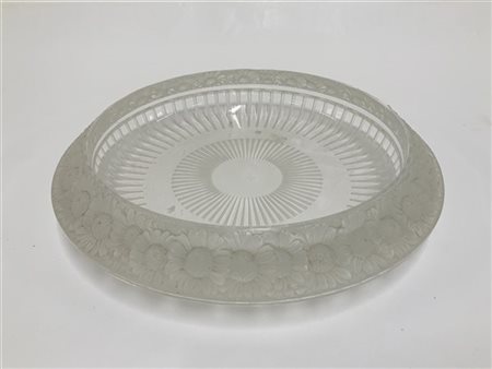 Lalique Centrotavola in vetro trasparente incolore soffiato in stampo. Francia,