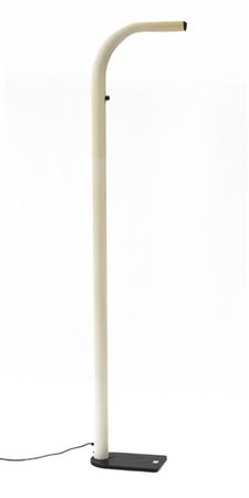 Lampada da terra alogena con fusto in metallo verniciato bianco, base in metall