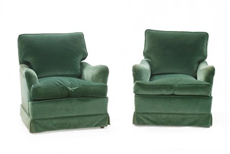 Coppia di poltrone con struttura in legno massello, imbottite e rivestite in ve