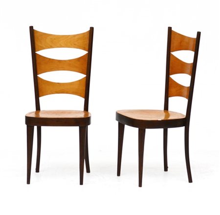 ISA Coppia di sedie in legno massello e compensato. Ponte San Pietro, anni '70.