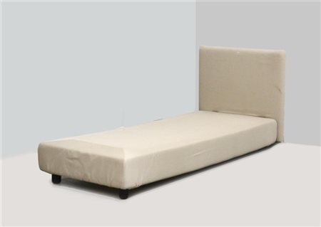 Vico Magistretti Letto singolo modello "Nathalie". Produzione Flou, 1978. Rivest