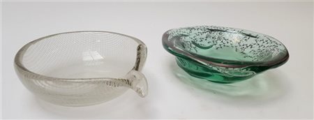 Lotto composto una ciotola in vetro trasparente incolore con filigrana lattimo