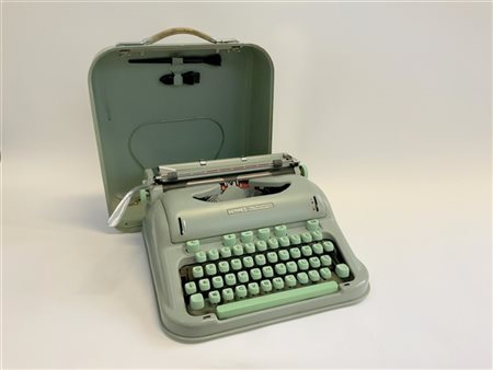 Macchina per scrivere portatile modello "Hermes 3000". Svizzera, anni '60. In c