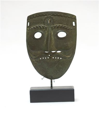 Maschera in bronzo in stile arcaico (cm 22,5x17,2) Su base in legno e ferro (di