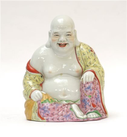 Buddha ridente in porcellana policroma nei toni della Famiglia Rosa
Cina, sec.