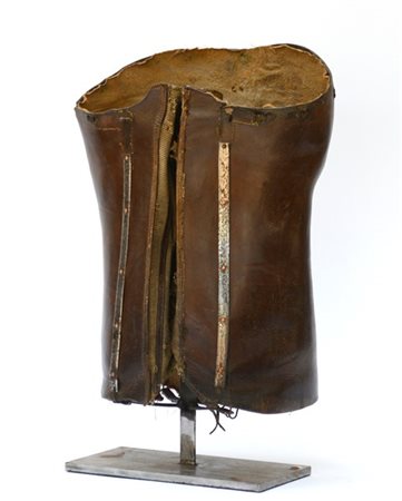 Antico corsetto in cuoio montato su base moderna (h. cm 51) (difetti)