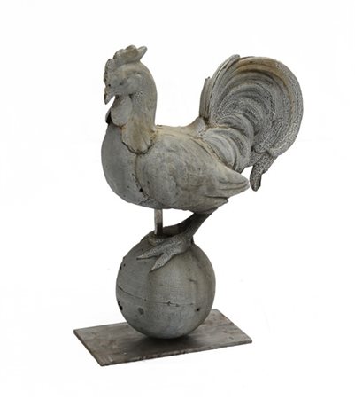 Segnavento a forma di gallo in lamina di metallo smaltata poggiante su base in