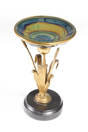 Alzatina con vasca in vetro soffiato calcedonio, corpo in bronzo dorato raffigu