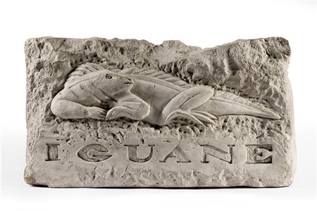 Altorilievo in pietra raffigurante "Iguana" (cm 45,5x26,5)
