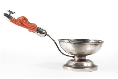 Bugia in argento con presa decorata in corallo scolpito a serpente avviluppato